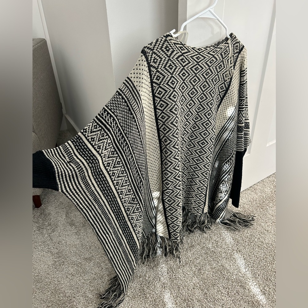 M/L sweater top with fringe